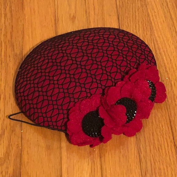 Red Hat - Picture 1 of 3